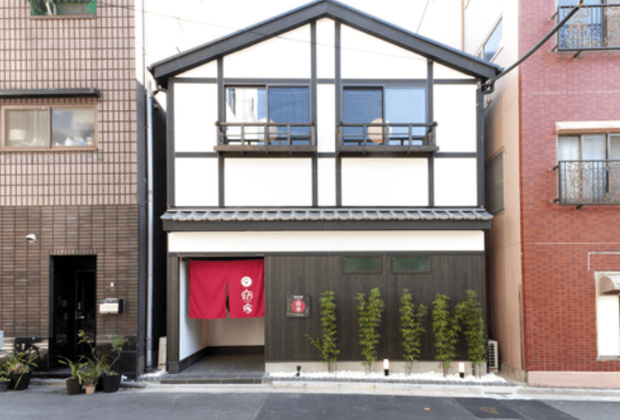 和モダンな2階建て宿